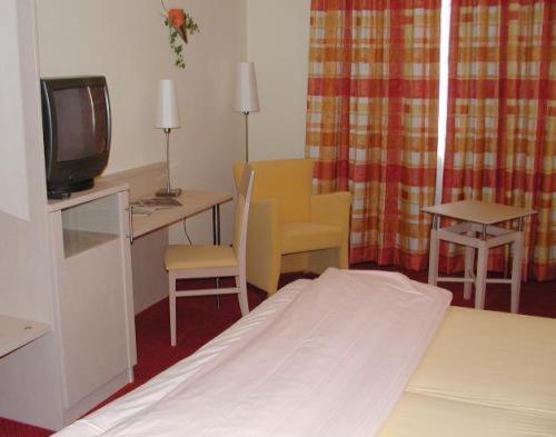 Gasthof Zum Brunnen Mörnsheim Buitenkant foto