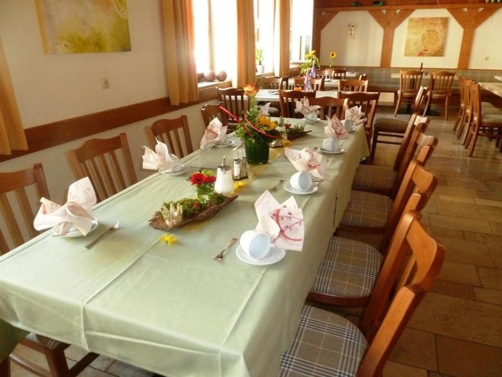 Gasthof Zum Brunnen Mörnsheim Buitenkant foto