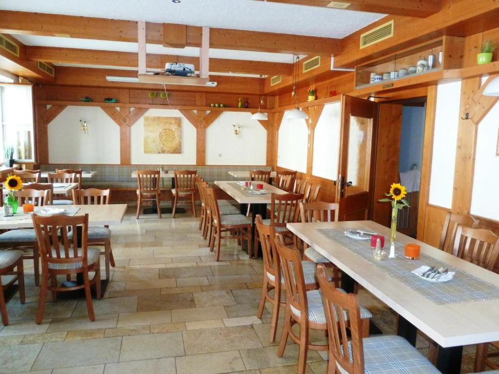 Gasthof Zum Brunnen Mörnsheim Buitenkant foto