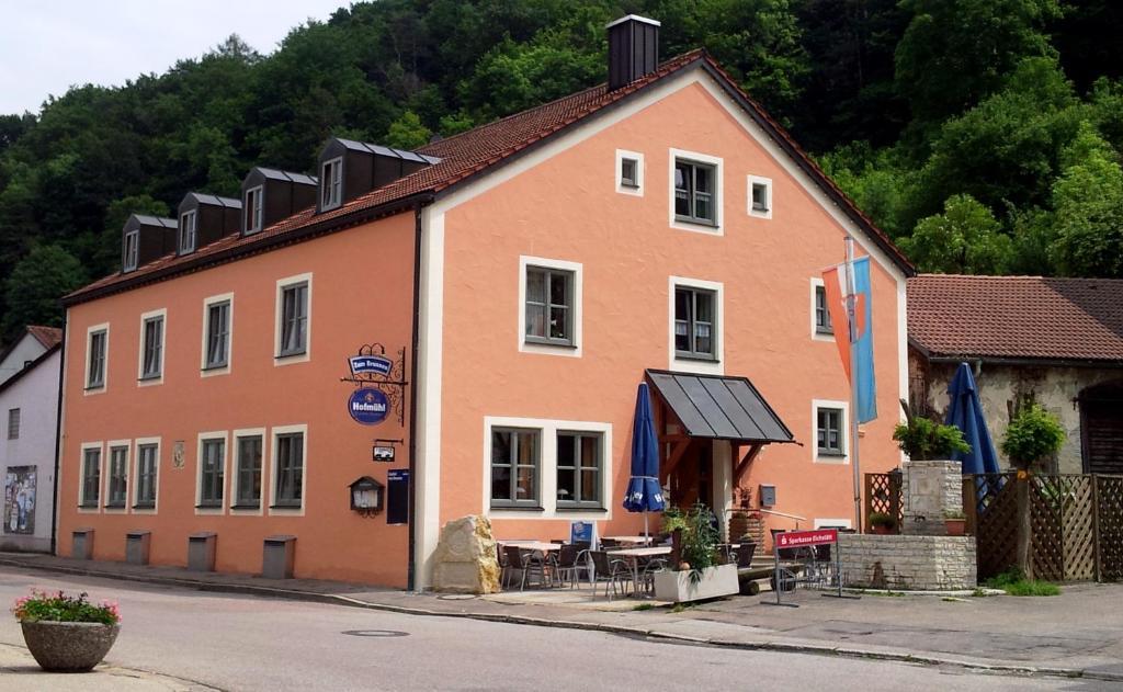 Gasthof Zum Brunnen Mörnsheim Buitenkant foto